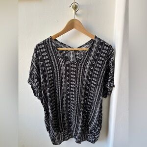 Staccato Black and White Patterned Short Sleeve Top